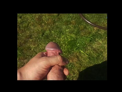 ❤️ Una guapa calenta es folla el seu cony rosa i es corre amb un esquitxat en un jardí d'estiu Porno rus a nosaltres ca.sex78.ru ☑